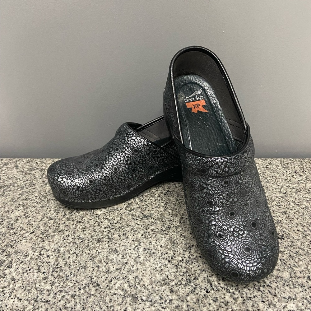 DANSKO XP Black Embossed Leather Clogs Comfort Slip On Shoes Size 41 Nursing